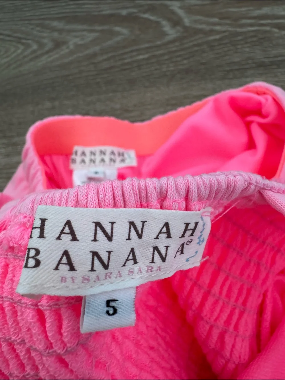 Hannah Banana set top